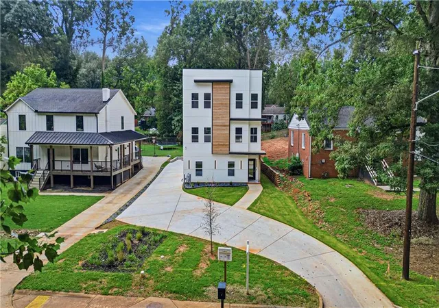 Photo 1 of Sale Pending at 2087 Glenwood Ave, Atlanta, GA 30316 | MLS# 7762760 | Listing updated on 2026-09-19