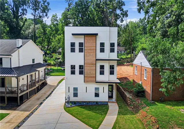 Photo 3 of Sale Pending at 2087 Glenwood Ave, Atlanta, GA 30316 | MLS# 7762760 | Listing updated on 2026-09-19