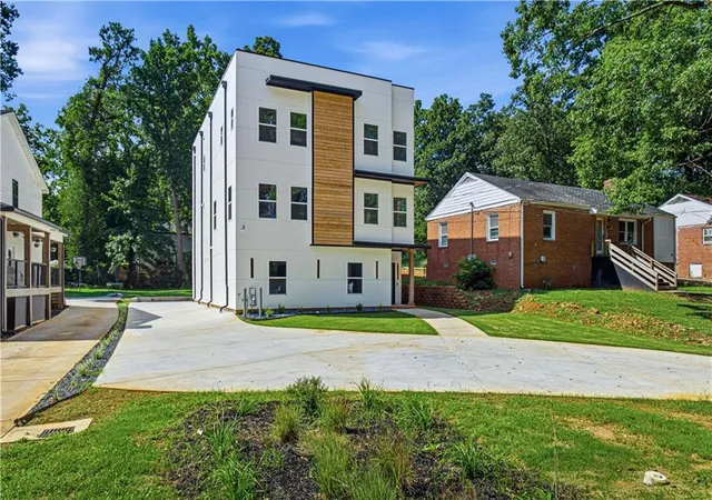 Photo 3 of Sale Pending at 2087 Glenwood Ave, Atlanta, GA 30316 | MLS# 7762760 | Listing updated on 2026-09-19