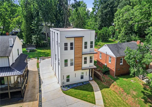 Photo 4 of Sale Pending at 2087 Glenwood Ave, Atlanta, GA 30316 | MLS# 7762760 | Listing updated on 2026-09-19