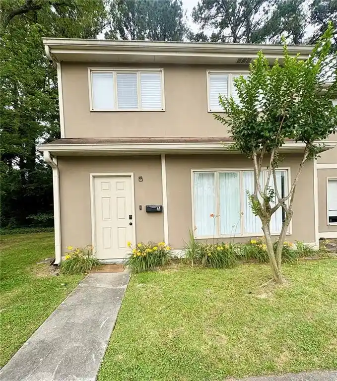 Listing Photo 1 - Condo for sale in 1812 Ashborough Rd SE located at 1812 Ashborough Rd SE, Marietta, GA 30067 - Unit 1812 Ashborough Rd SE