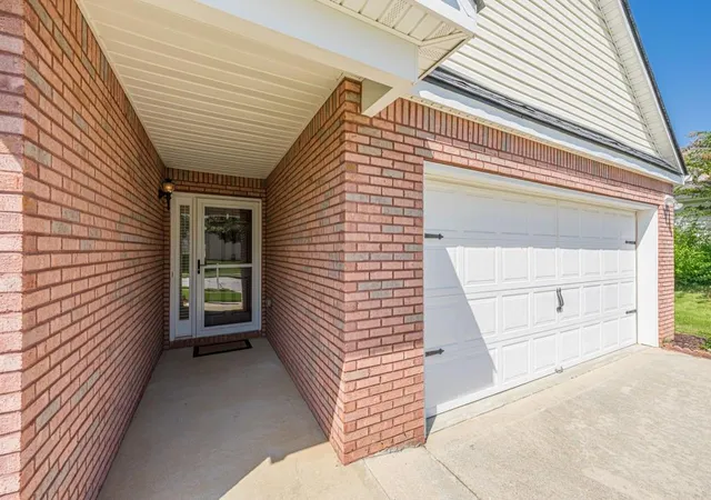 Photo 3 of Single family home for sale at 912 Village View Cir, Loganville, GA 30052 | MLS# 7823423 | Listing updated on 2026-08-19