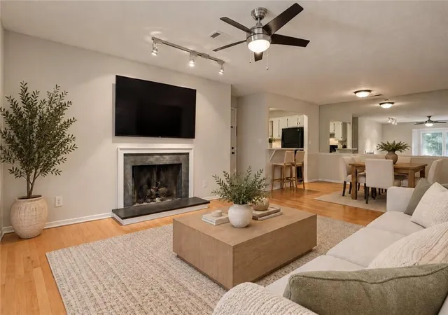 Photo 4 of Condo for sale at 1640 Roanoke Pl SE, Marietta, GA 30067 | MLS# 7860918 | Listing updated on 2026-10-30
