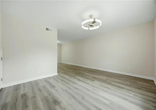 Photo 4 of Condo for sale at 212 Summer Pl, Norcross, GA 30071 | MLS# 7805575 | Listing updated on 2026-08-25