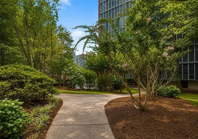 Listing Photo 2 - Condo for sale in building located at 3060 Pharr Ct N Nw, Atlanta, GA 30305 - Unit #302