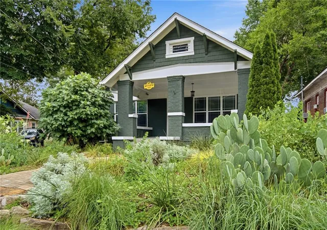 Photo 2 of Sale Pending at 458 W Ontario Ave Sw, Atlanta, GA 30310 | MLS# 7804121 | Listing updated on 2026-10-01