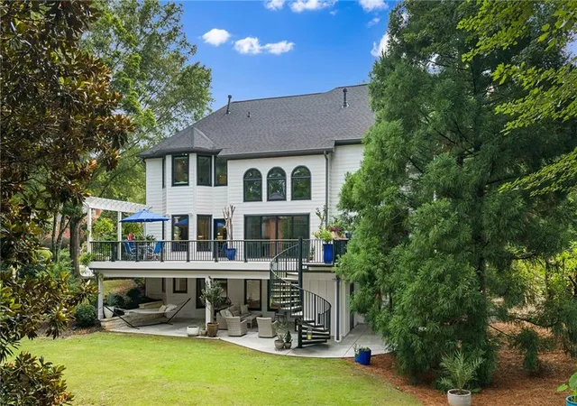 3rd image of 710 Lake Medlock Dr, Johns Creek, GA 30022 | MLS# 7819812
