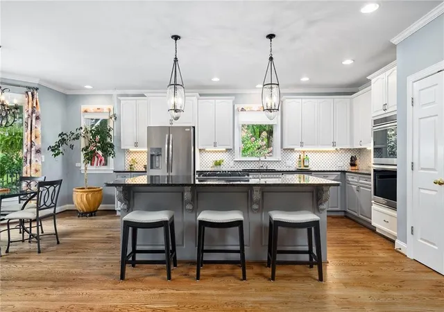 5th image of 710 Lake Medlock Dr, Johns Creek, GA 30022 | MLS# 7819812