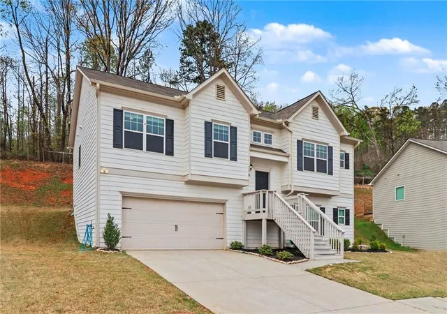 Photo 2 of Sale Pending at 176 Malbone St Sw, Cartersville, GA 30120 | MLS# 7746198 | Listing updated on 2026-10-10