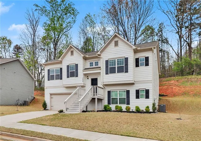 Photo 3 of Sale Pending at 176 Malbone St Sw, Cartersville, GA 30120 | MLS# 7746198 | Listing updated on 2026-10-10