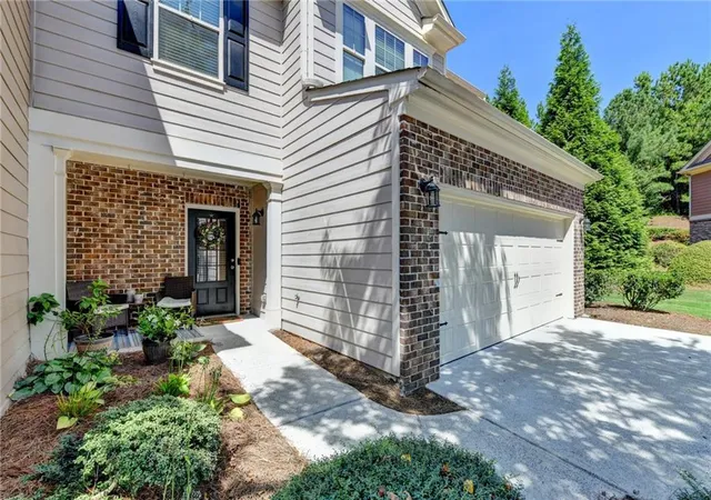 Photo 3 of Townhouse for sale at 5880 Vista Brk Dr, Suwanee, GA 30024 | MLS# 7808700 | Listing updated on 2026-09-13