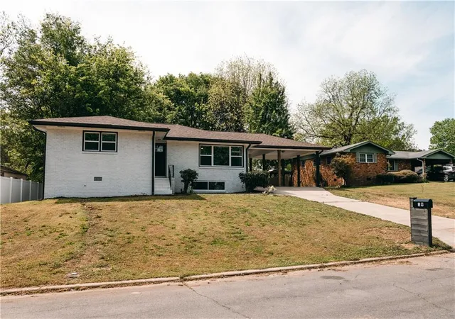 1st image of 19 S Central Ave Se, Lindale, GA 30147 | MLS# 7753554