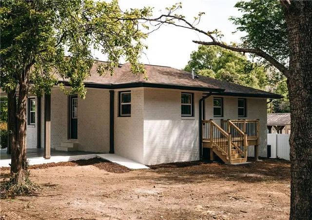 3rd image of 19 S Central Ave Se, Lindale, GA 30147 | MLS# 7753554