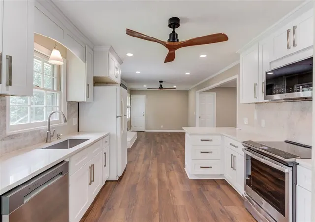 4th image of 4461 S Roberts Dr, Sugar Hill, GA 30518 | MLS# 7810245