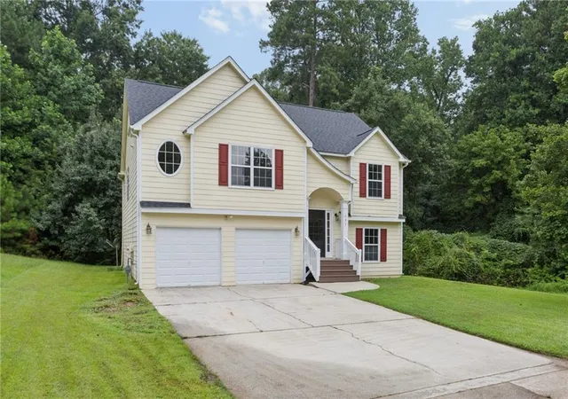 Photo 2 of Sale Pending at 785 Pinewood Dr, Marietta, GA 30064 | MLS# 7814033 | Listing updated on 2026-09-11