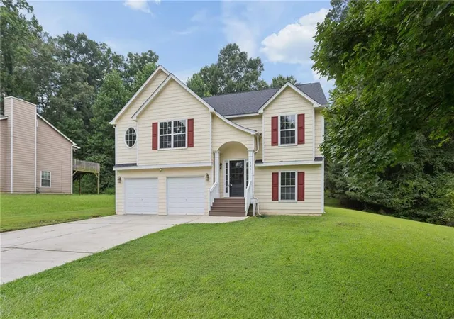 Photo 3 of Sale Pending at 785 Pinewood Dr, Marietta, GA 30064 | MLS# 7814033 | Listing updated on 2026-09-11