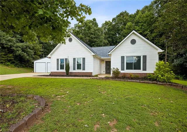 Photo 3 of Sale Pending at 6253 Glen Port Cir, Flowery Branch, GA 30542 | MLS# 7816435 | Listing updated on 2026-08-17