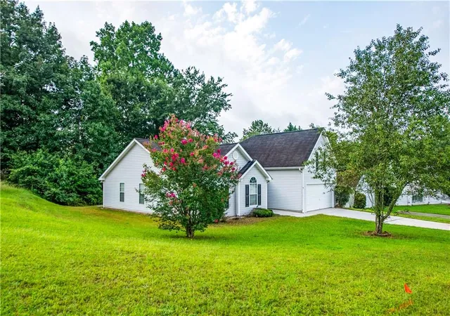 Photo 3 of Sale Pending at 1109 Commons Ct, Jonesboro, GA 30238 | MLS# 7818118 | Listing updated on 2026-08-18