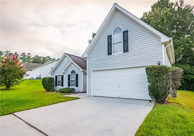 Photo 3 of Sale Pending at 1109 Commons Ct, Jonesboro, GA 30238 | MLS# 7818118 | Listing updated on 2026-08-18