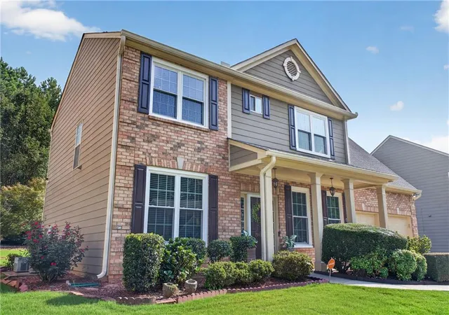 Photo 3 of Sale Pending at 1941 Ashwood Grv Dr, Snellville, GA 30078 | MLS# 7795963 | Listing updated on 2026-09-17