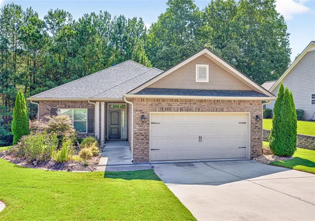 Photo 1 of Single family home for sale at 832 Hidden Holw Cir, Commerce, GA 30529 | MLS# 7820731 | Listing updated on 2026-09-01