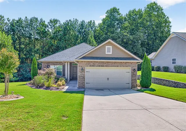 Photo 2 of Single family home for sale at 832 Hidden Holw Cir, Commerce, GA 30529 | MLS# 7820731 | Listing updated on 2026-09-01