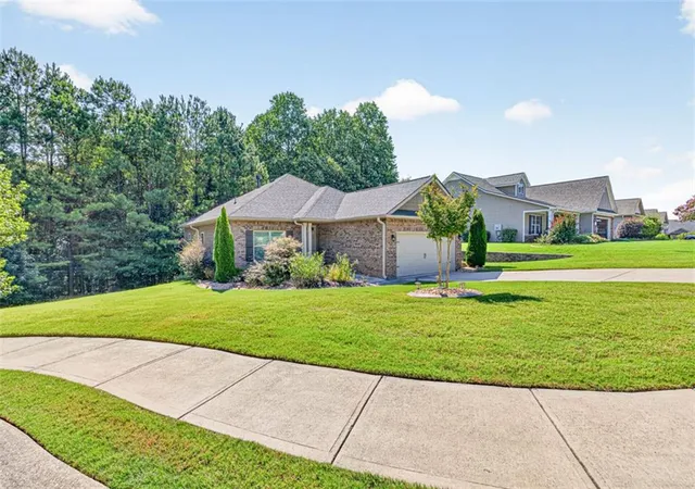 Photo 3 of Single family home for sale at 832 Hidden Holw Cir, Commerce, GA 30529 | MLS# 7820731 | Listing updated on 2026-09-01