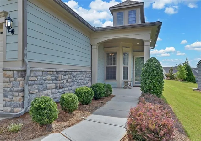 Photo 2 of Single family home for sale at 5690 Maple Blf Way, Hoschton, GA 30548 | MLS# 7803337 | Listing updated on 2026-09-15