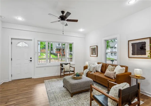 3rd image of 698 Garibaldi St Sw, Atlanta, GA 30310 | MLS# 7766676