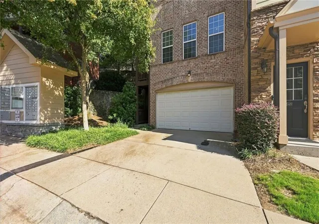 Photo 4 of Townhouse for sale at 1431 Ashford Creek Cir Ne, Atlanta, GA 30319 | MLS# 7825541 | Listing updated on 2026-10-02