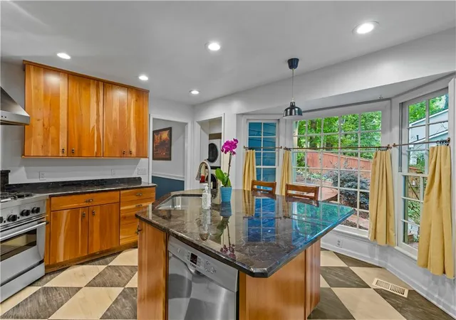 Photo 3 of Sale Pending at 2872 Mcpherson Rd Ne, Roswell, GA 30075 | MLS# 7779882 | Listing updated on 2026-09-01