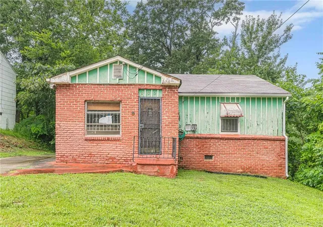 Photo 1 of Single family home for sale at 205 Upshaw St Sw, Atlanta, GA 30315 | MLS# 7784241 | Listing updated on 2026-07-17