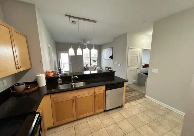 Listing Photo 1 - Condo for sale in building located at 870 Mayson Turner Rd Nw, Atlanta, GA 30314 - Unit #1336