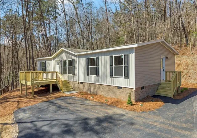 Homes for sale in Dawsonville, GA | 136 Poplar Rd, Dawsonville, GA 30534 | MLS# 7737571