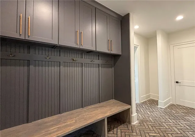 Photo 4 of Single family home for sale at 270 Crosstree Ln, Sandy Springs, GA 30328 | MLS# 7725151 | Listing updated on 2026-02-27