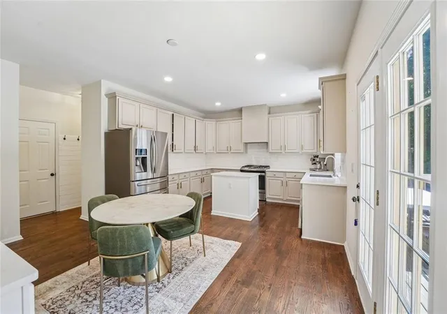 2nd image of 1305 Rosewood Dr, Alpharetta, GA 30005 | MLS# 7815693
