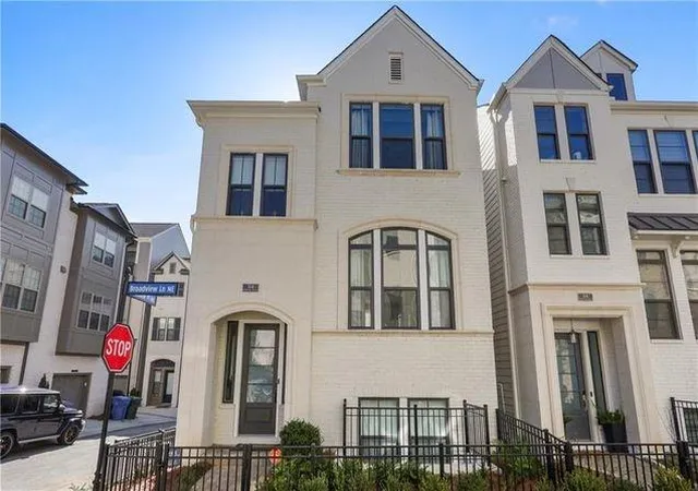 Photo 1 of Single family home for sale at 504 Broadview Pl Ne, Atlanta, GA 30324 | MLS# 7814186 | Listing updated on 2026-09-13