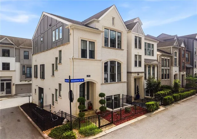 Photo 2 of Single family home for sale at 504 Broadview Pl Ne, Atlanta, GA 30324 | MLS# 7814186 | Listing updated on 2026-09-13