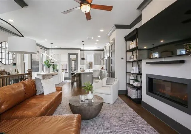 Photo 3 of Single family home for sale at 504 Broadview Pl Ne, Atlanta, GA 30324 | MLS# 7814186 | Listing updated on 2026-09-19