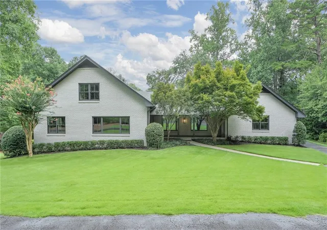 Photo 1 of Sale Pending at 350 Shadowlawn Rd Se, Marietta, GA 30067 | MLS# 7820176 | Listing updated on 2026-09-02