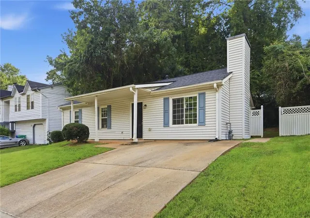 Photo 3 of Sale Pending at 5202 Scarbrough Ln, Stone Mountain, GA 30088 | MLS# 7792345 | Listing updated on 2026-10-01