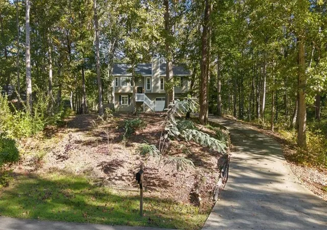 2nd image of 1528 Oakleaf Dr, Auburn, GA 30011 | MLS# 7752575