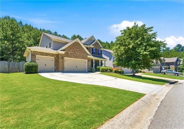 Photo 2 of Single family home for sale at 3735 Grandview Manor Dr, Cumming, GA 30028 | MLS# 7779596 | Listing updated on 2026-09-03
