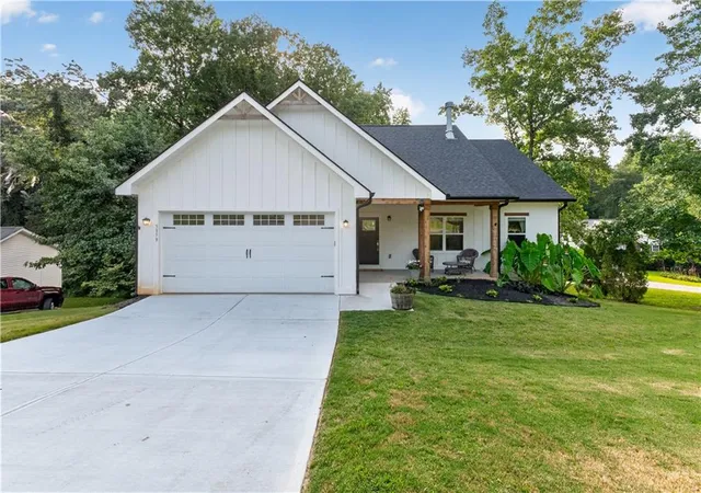 Photo 1 of Single family home for sale at 3979 Pointe N, Gainesville, GA 30506 | MLS# 7828753 | Listing updated on 2026-09-05