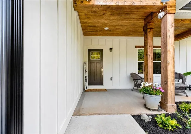 Photo 2 of Single family home for sale at 3979 Pointe N, Gainesville, GA 30506 | MLS# 7828753 | Listing updated on 2026-09-05