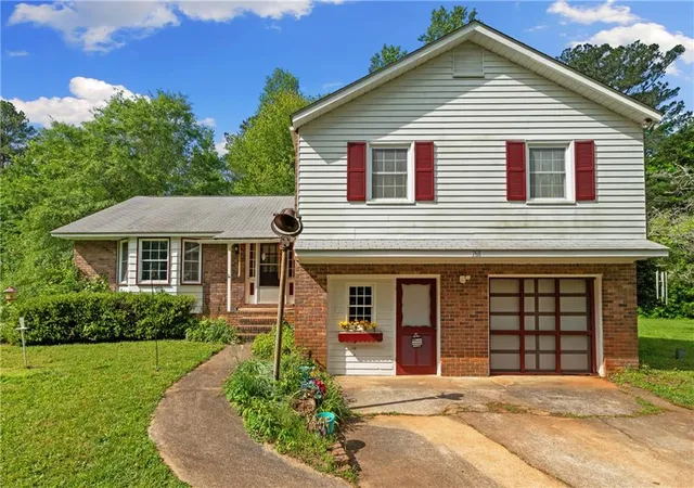 3rd image of 768 Burwell Rd, Carrollton, GA 30117 | MLS# 7746563