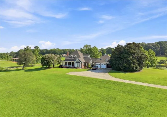 Photo 1 of Single family home for sale at 329 Willow Lakes Ln, Jefferson, GA 30549 | MLS# 7829739 | Listing updated on 2026-08-31
