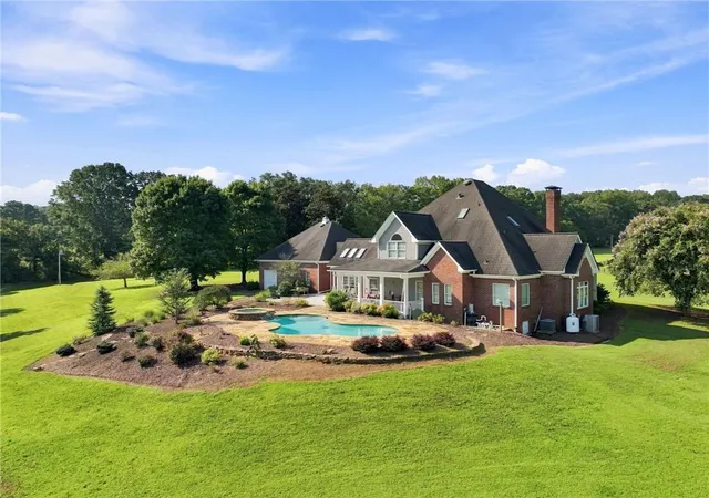 Photo 2 of Single family home for sale at 329 Willow Lakes Ln, Jefferson, GA 30549 | MLS# 7829739 | Listing updated on 2026-08-31