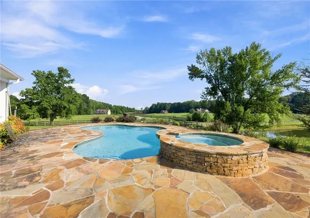 Photo 4 of Single family home for sale at 329 Willow Lakes Ln, Jefferson, GA 30549 | MLS# 7829739 | Listing updated on 2026-08-31
