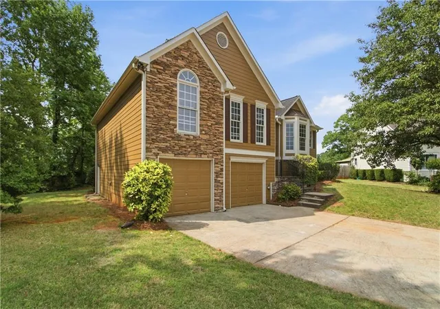 Photo 2 of Sale Pending at 149 Valleyside Dr S, Dallas, GA 30157 | MLS# 7769184 | Listing updated on 2026-09-17